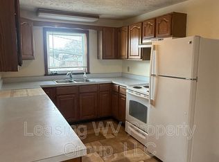 2806 1/2 Putnam Ave, Hurricane, WV 25526