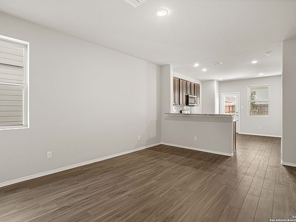 3rd image of 4943 Sandstone Way