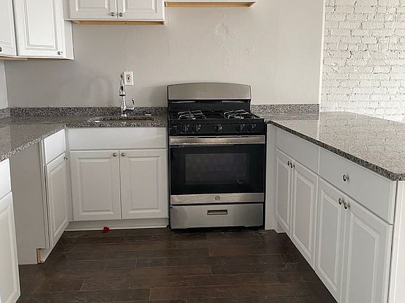 3rd image of 620 Dudley St #620DUD-04