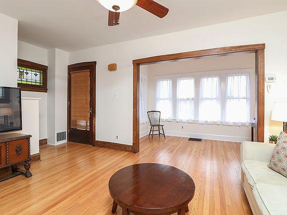 2nd image of 512 Clarence Ave