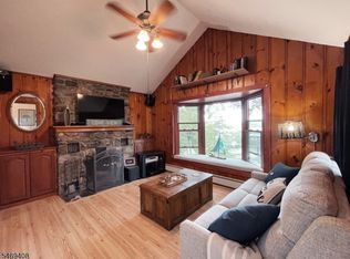 16 Lakeview Rd, Hopatcong Boro, NJ 07843