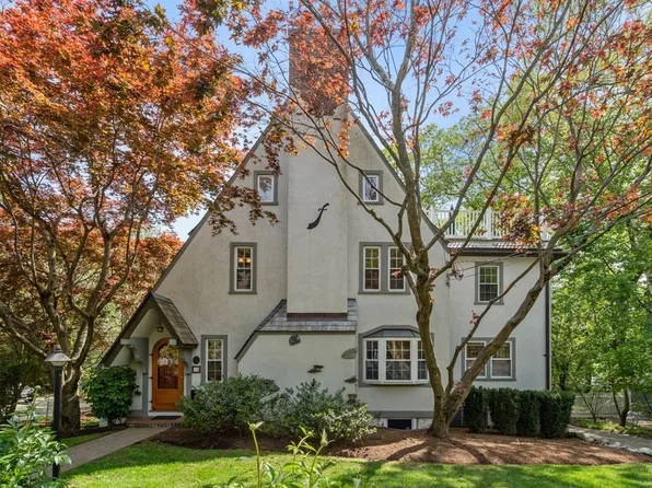 14 Oakvale Rd, Newton, MA 02468