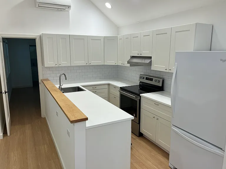 2733 NE 29th Ave #B — Photo 7