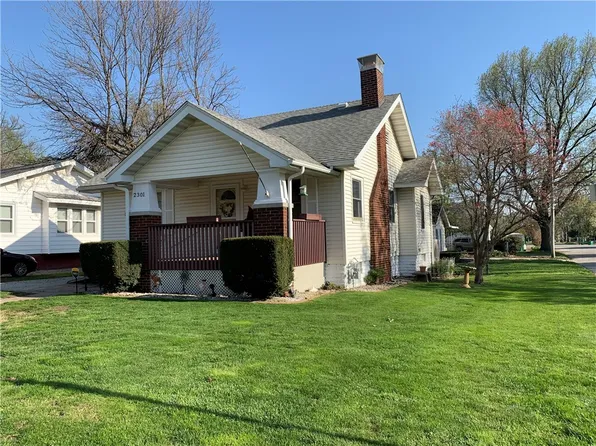 2301 E Wood St, Decatur, IL 62521