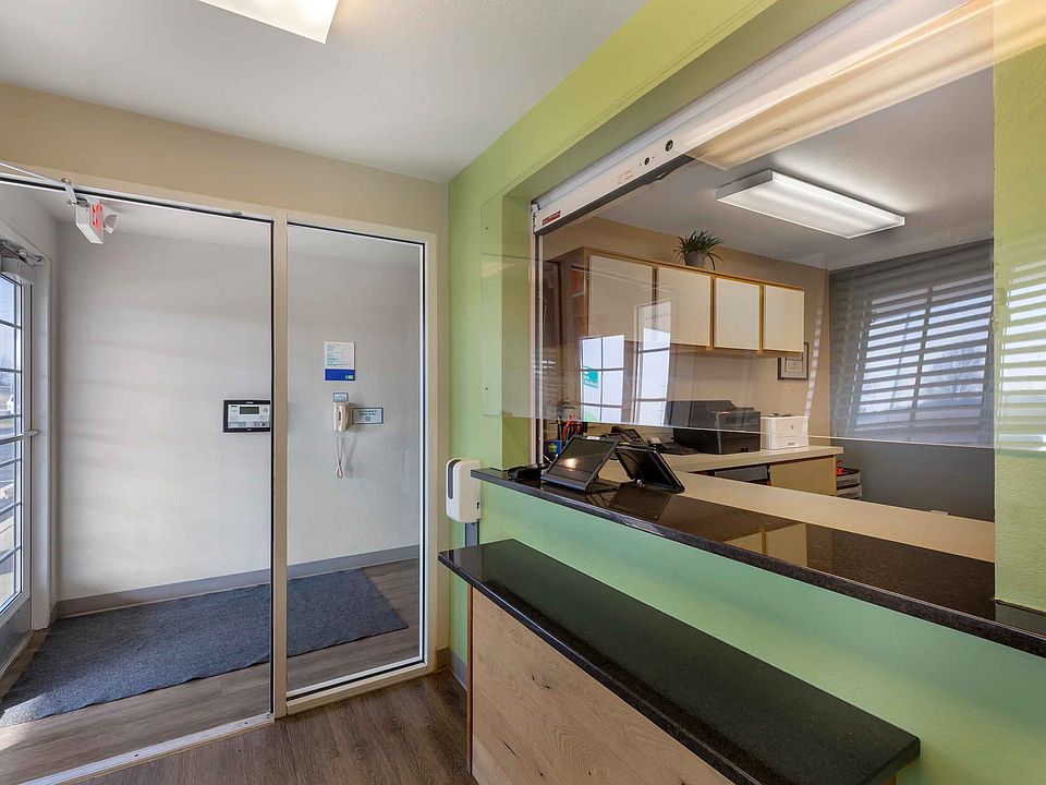 Lobby and Guest Check-in