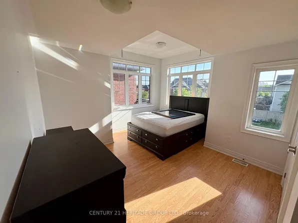 129 Robert Wilson Cres, Georgina, ON L4P 0G8