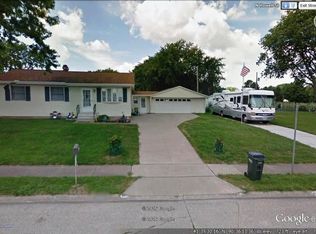 7006 N Howell St, Davenport, IA 52806