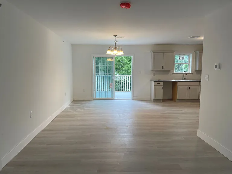 40 Longfellow Dr — Photo 7