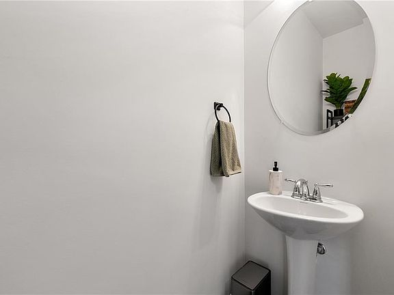 5th image of 2253 Triple Crown Ln