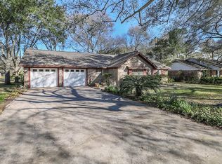 318 Beaumont Dr, Magnolia, TX 77354