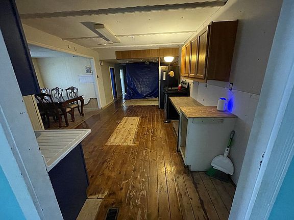 4th image of 601 Lincoln St