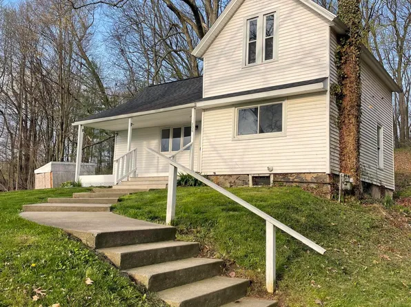 208 4th St, Plainwell, MI 49080