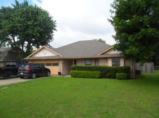 1822 Avon Dr, Corinth, TX 76210