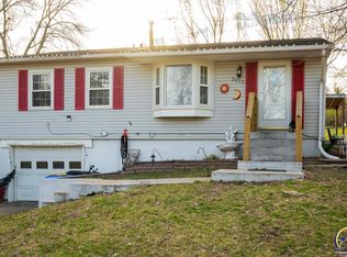 3212 SW Skyline Dr W, Topeka, KS 66614