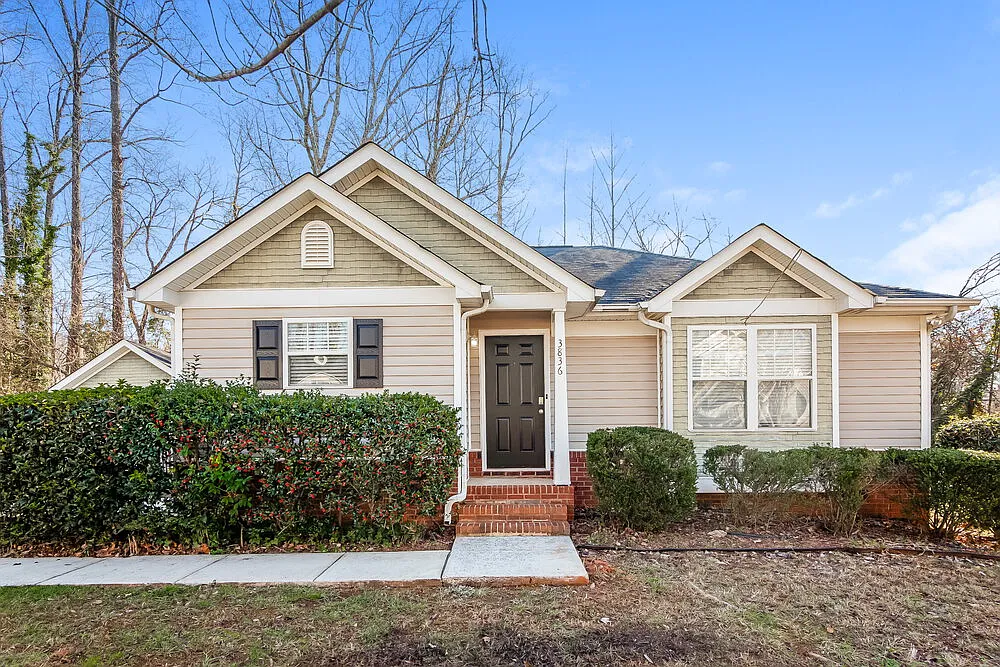 3 bed, 2.0 bath, 1229 sqft, $1,750 — Photo 1