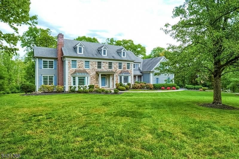 1st image of 14 Royal Oak Dr