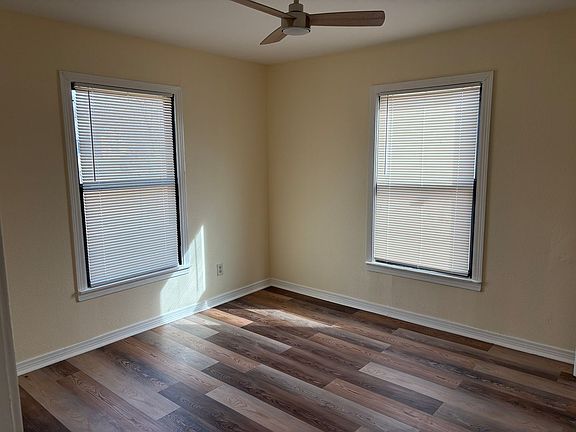 5th image of 623 E Brockett St