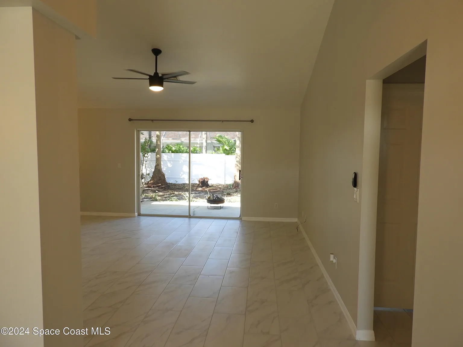 3 bed, 2.0 bath, 1593 sqft, $1,945 — Photo 3