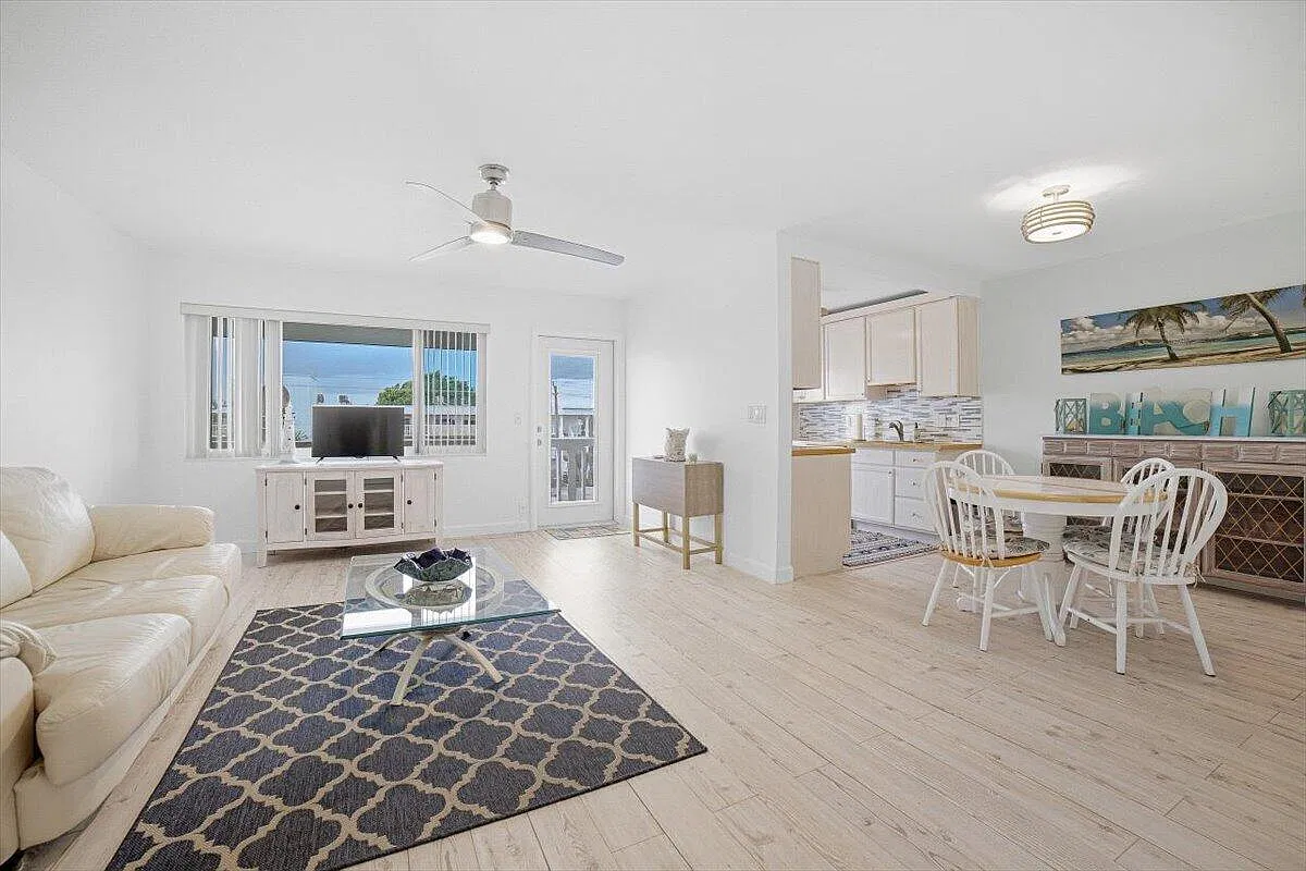 2 bed, 1.0 bath, 880 sqft, $2,150 — Photo 3