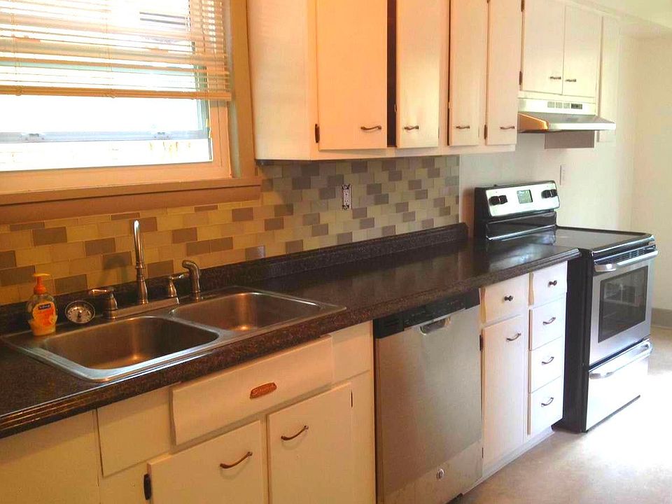 BIG kitchen w SS apps incl DW, new tile/counter/sink