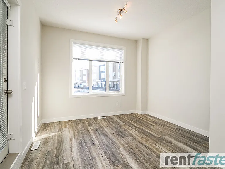 600 Bellerose Dr — Photo 11