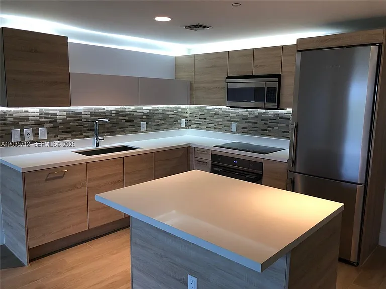 16385 Biscayne Blvd #519 — Photo 38