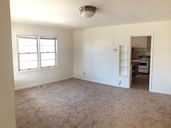4th image of 1419 E Bryan Ave