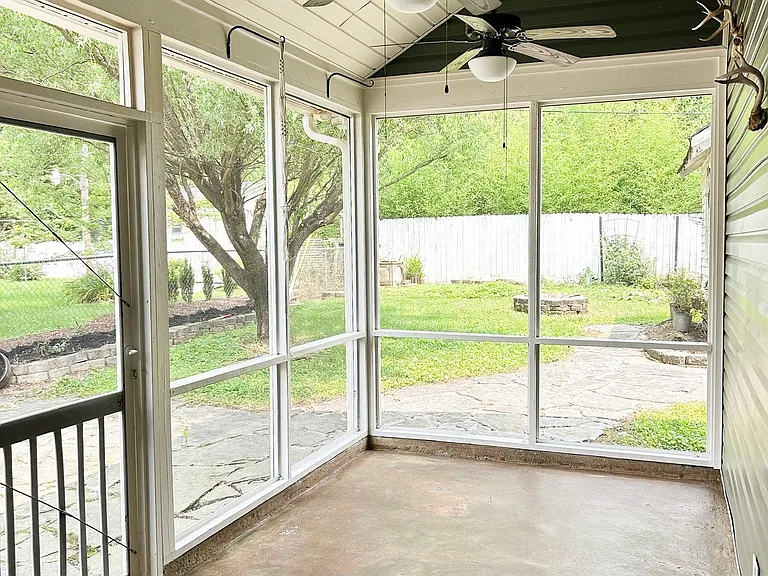 3926 Greenleaf Ave — Photo 10