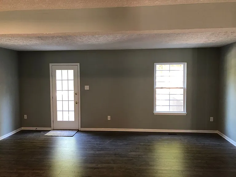 1818 Chester Way — Photo 9