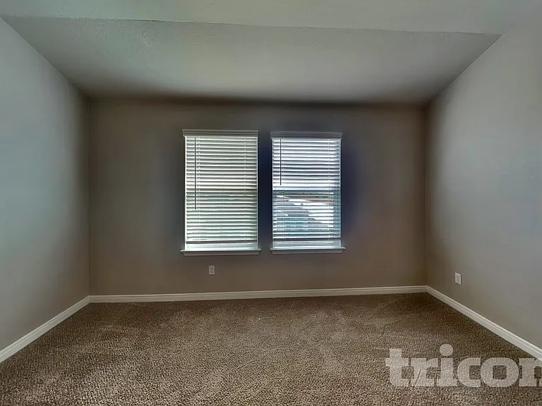 5802 Nyla Way — Photo 7