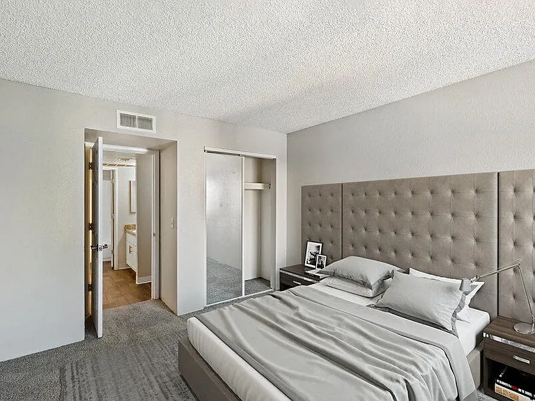 Tanque Verde Apartments — Photo 10