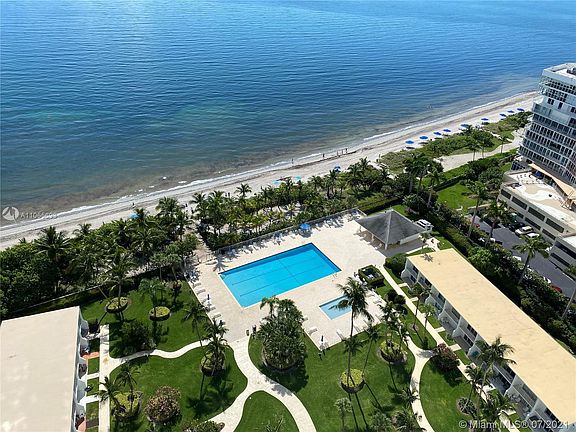 4th image of 881 Ocean Dr Townhouse 22