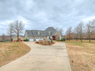 5442 Appaloosa Way, Loma Linda, MO 64804