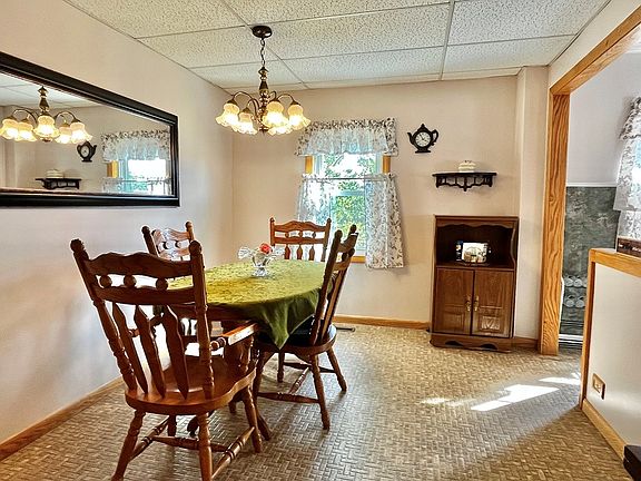 5th image of 233 Prospect St