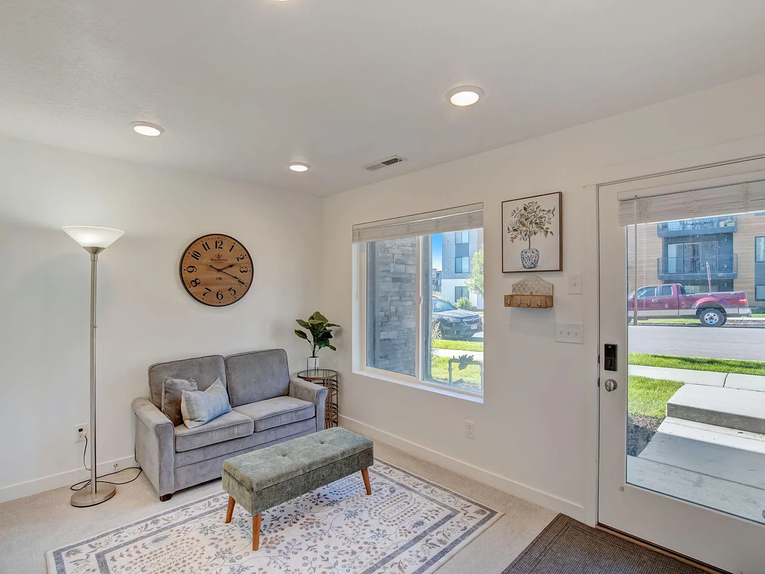 6698 N Silver Creek Dr — Photo 2