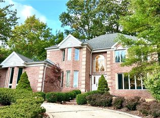 17440 Willow Wood Dr, Strongsville, OH