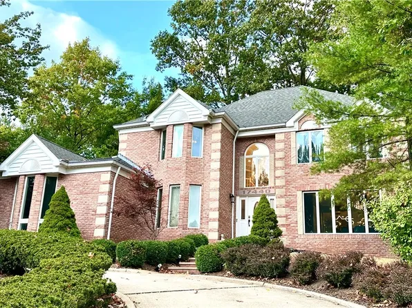 17440 Willow Wood Dr, Strongsville, OH 44136