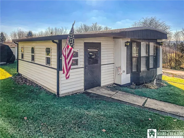 136 Greenhurst Village Dr, Jamestown, NY 14701