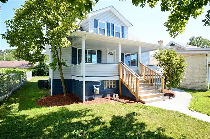2411 W Wade St photo 1