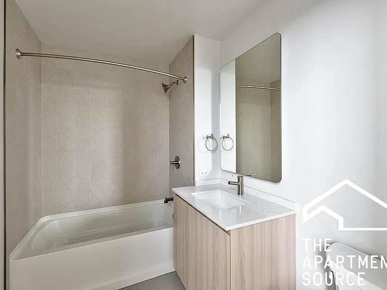513 S Damen Ave — Photo 7