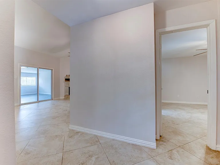 10703 Highland Woods Dr — Photo 4