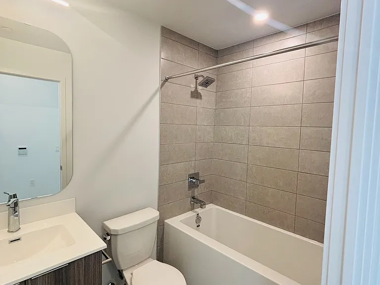 15 Richardson St #927 — Photo 9