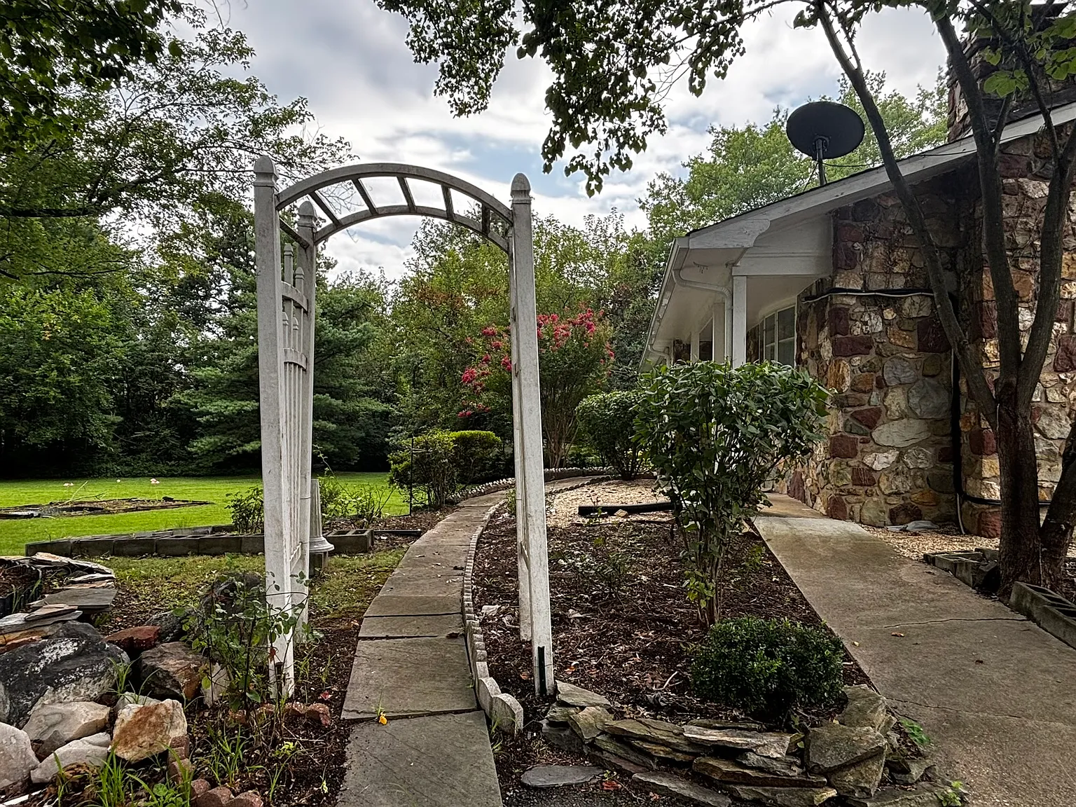 4 bed, 3200 sqft, $3,900 — Photo 3