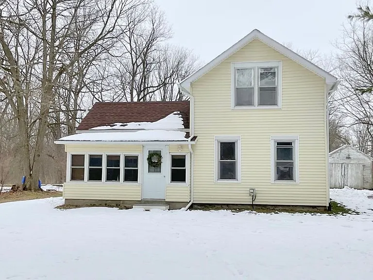 715 Spruce St — Photo 1