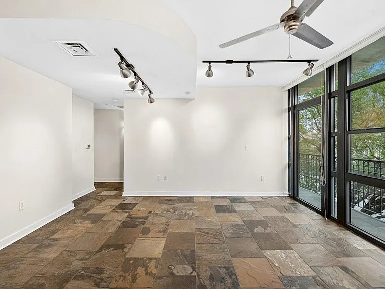 1812 West Ave #200 — Photo 18