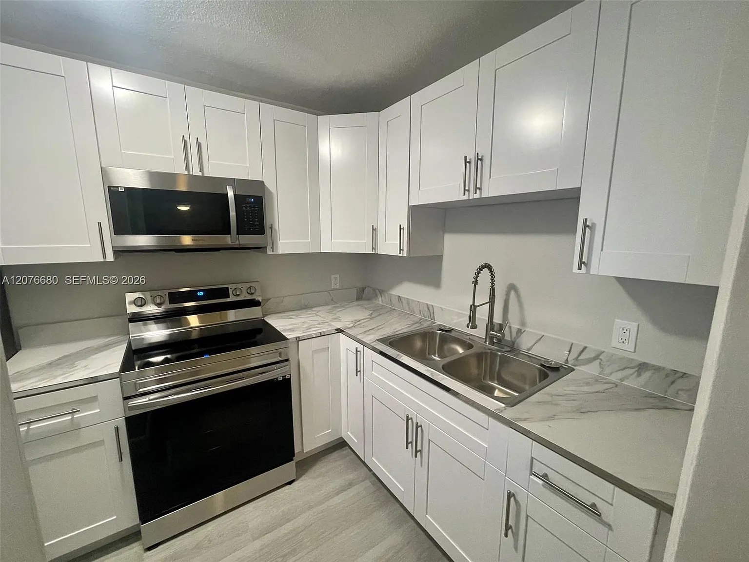 Pompano Isles Sec — Photo 3