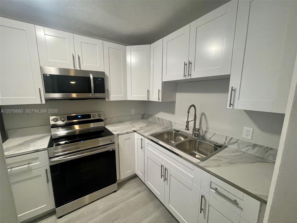1077 SE 22nd Ave #N8, photo 3