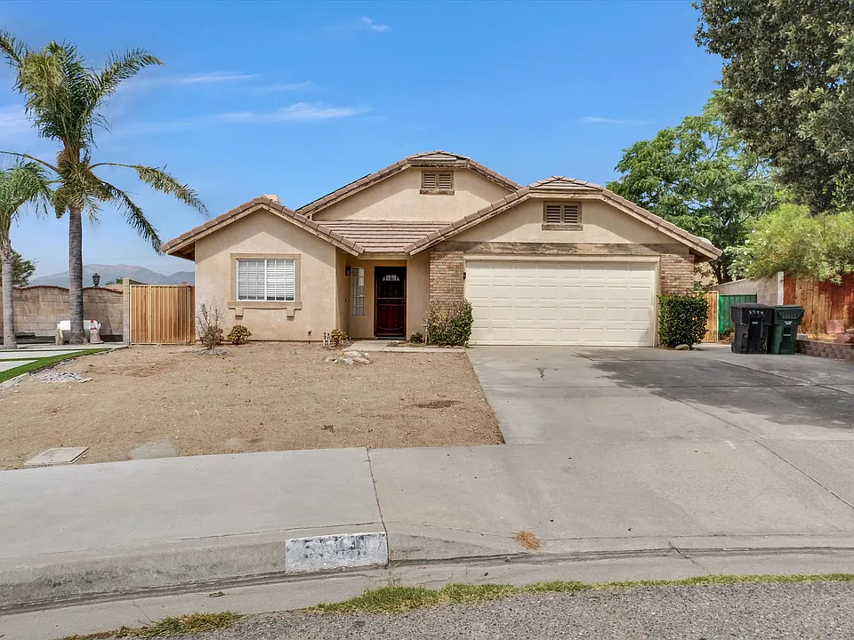 5594 Cedar Dr