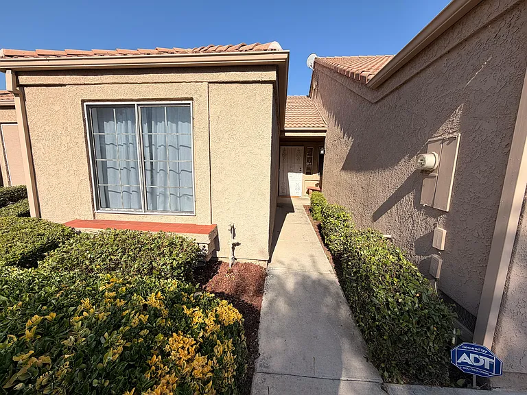 950 Countryside St — Photo 2
