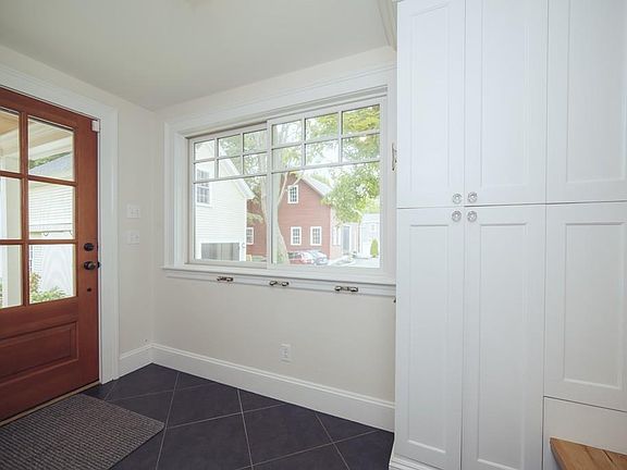 2nd image of 25 Main St
